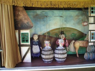 Sommerteater i forstderne p grsplnen ved Dalum Bibliotek i Odense kl. 10 & 12.30