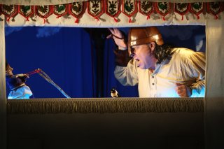 Sommerteater i M�nterg�rden i Odense i samarbejde med ODENSE KOMMUNE. David og Goliath kl. 10.30 & 11.30