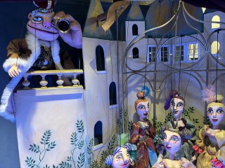 Svinedrengen i TeaterTraileren ved Bakkegrden Brnecenter kl. 10.30. Stttet af Odense Kommune.