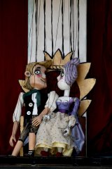 Klods-Hans p� Plejehjemmet Korsl�kkehaven for beboerne i selskab med Bifrost B�rnehus kl. 10.30